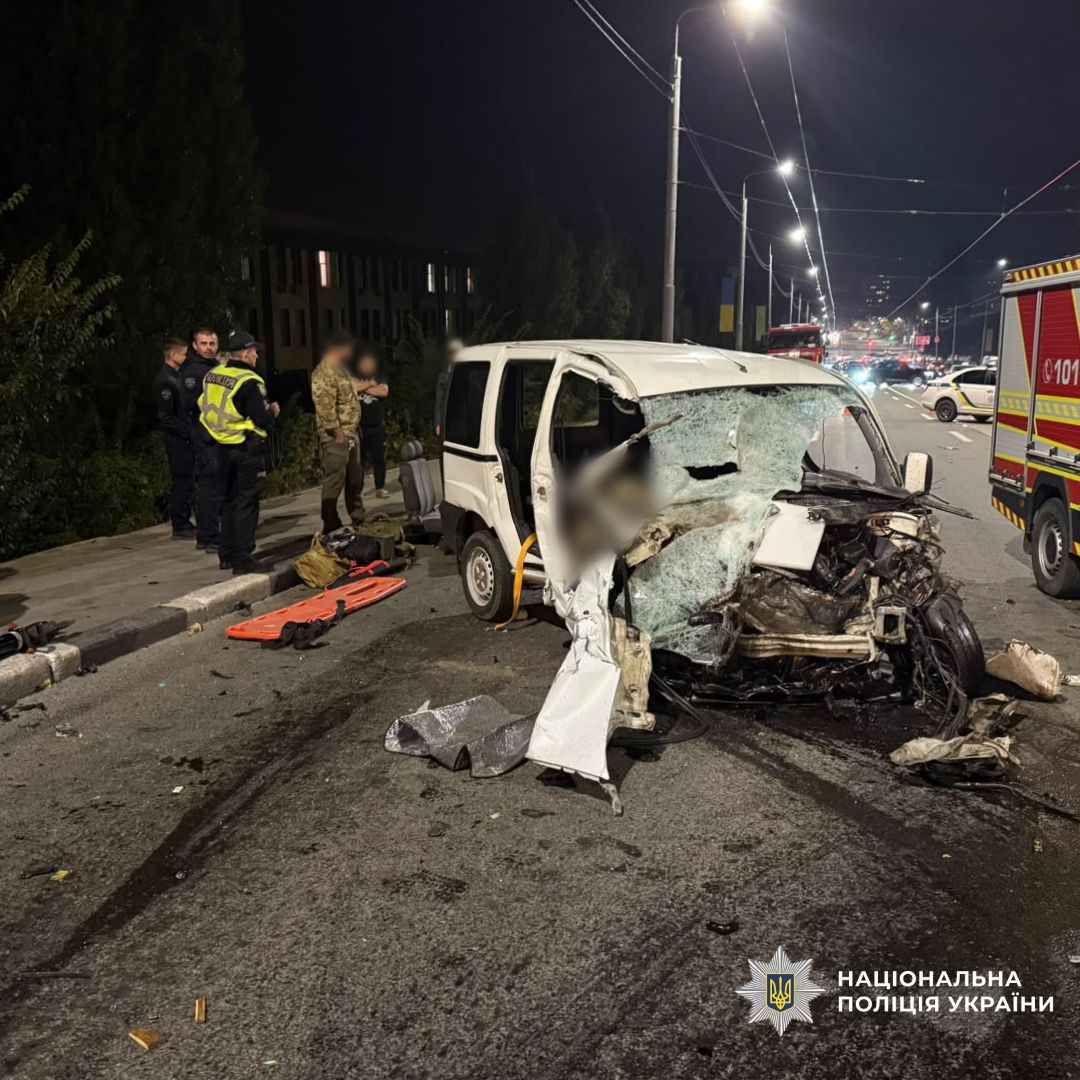 поліцейські з'ясовують обставини смертельної ДТП у Харкові