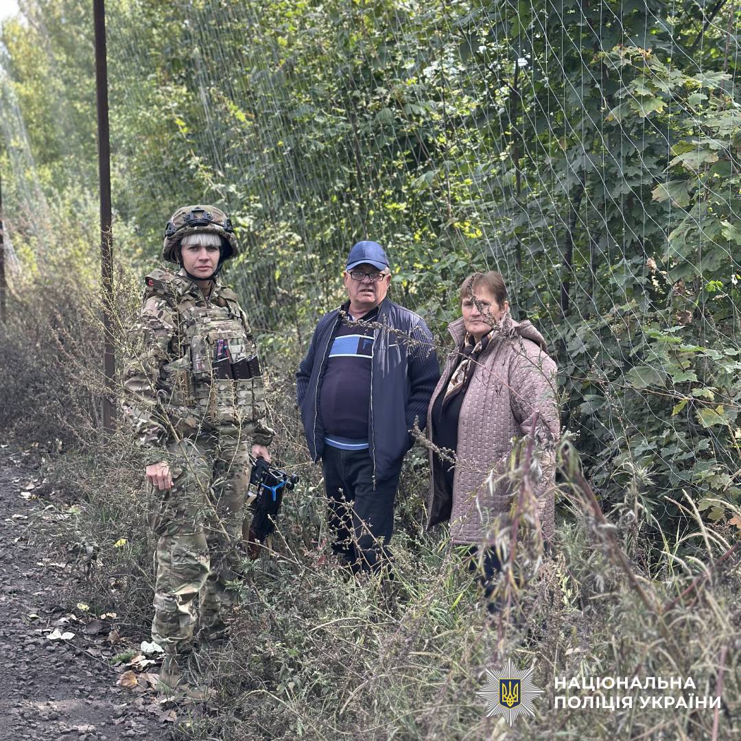 Їдуть туди, звідки інші намагаються виїхати: поліцейські «Білого Янгола» евакуюють людей із небезпечних територій на Харківщині