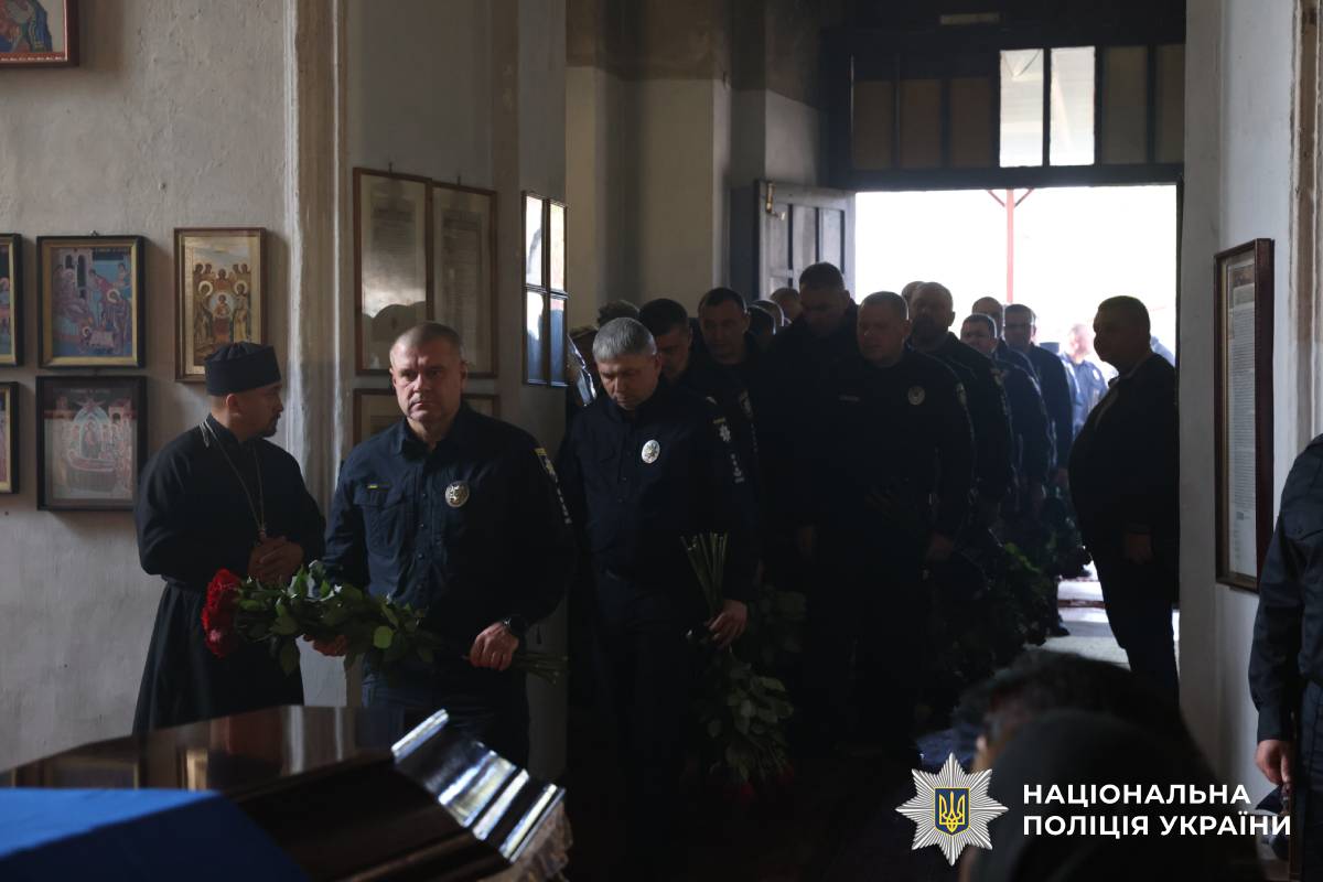 Харківщина попрощалася з капітаном поліції Ігорем Галінзовським, який загинув на службі