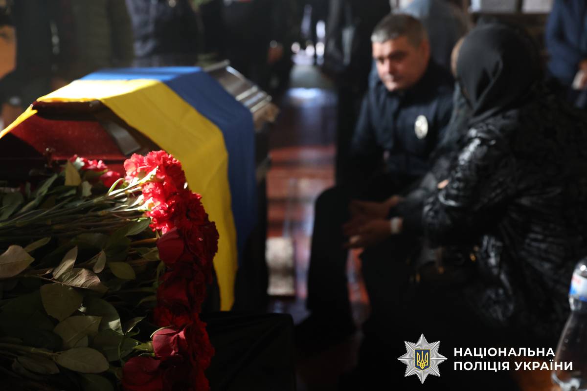 Харківщина попрощалася з капітаном поліції Ігорем Галінзовським, який загинув на службі