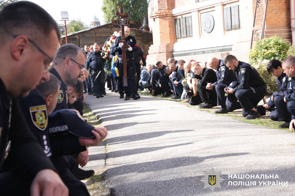 Харківщина попрощалася з капітаном поліції Ігорем Галінзовським, який загинув на службі