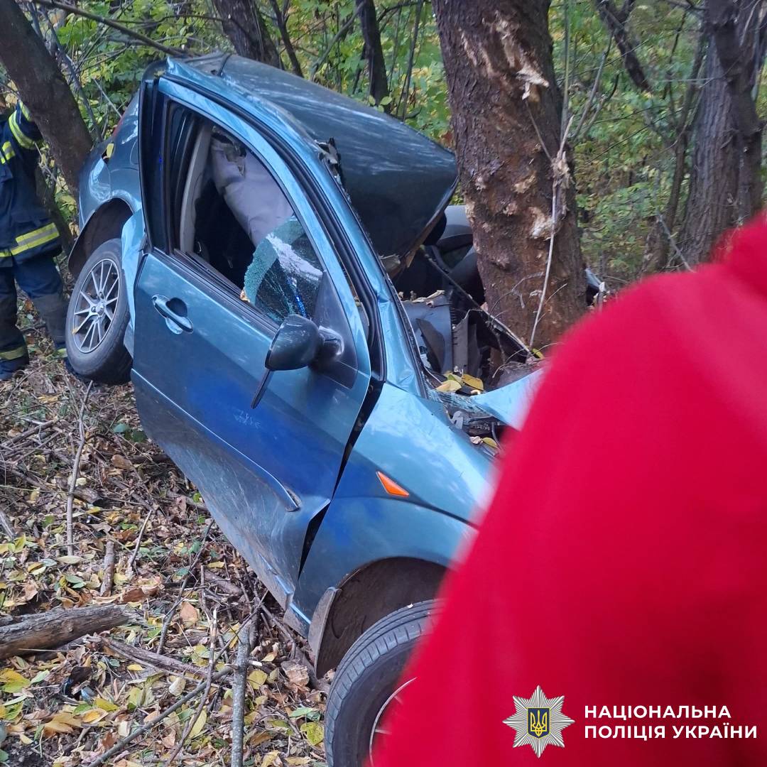 Загинула жінка, малолітня дитина та чоловік постраждали: поліція встановлює обставини ДТП на Харківщині