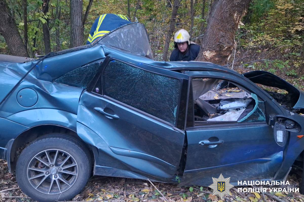 Загинула жінка, малолітня дитина та чоловік постраждали: поліція встановлює обставини ДТП на Харківщині