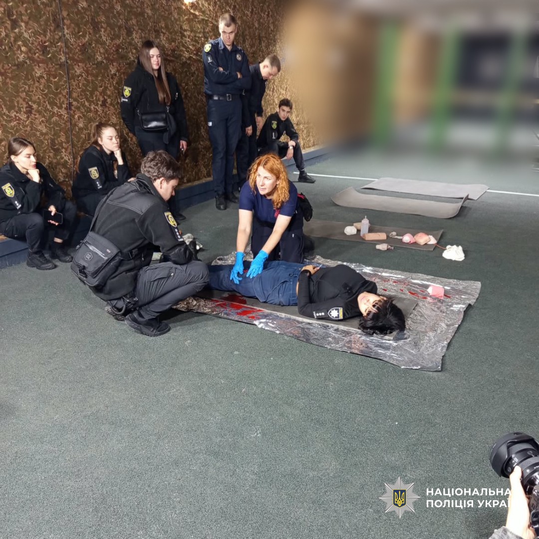 Поліцейські Харкова вдосконалюють навички надання домедичної допомоги постраждалим при пораненнях