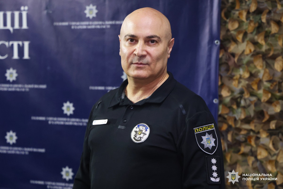 Начальник поліції Харківщини відзначив кращих працівників дозвільної системи