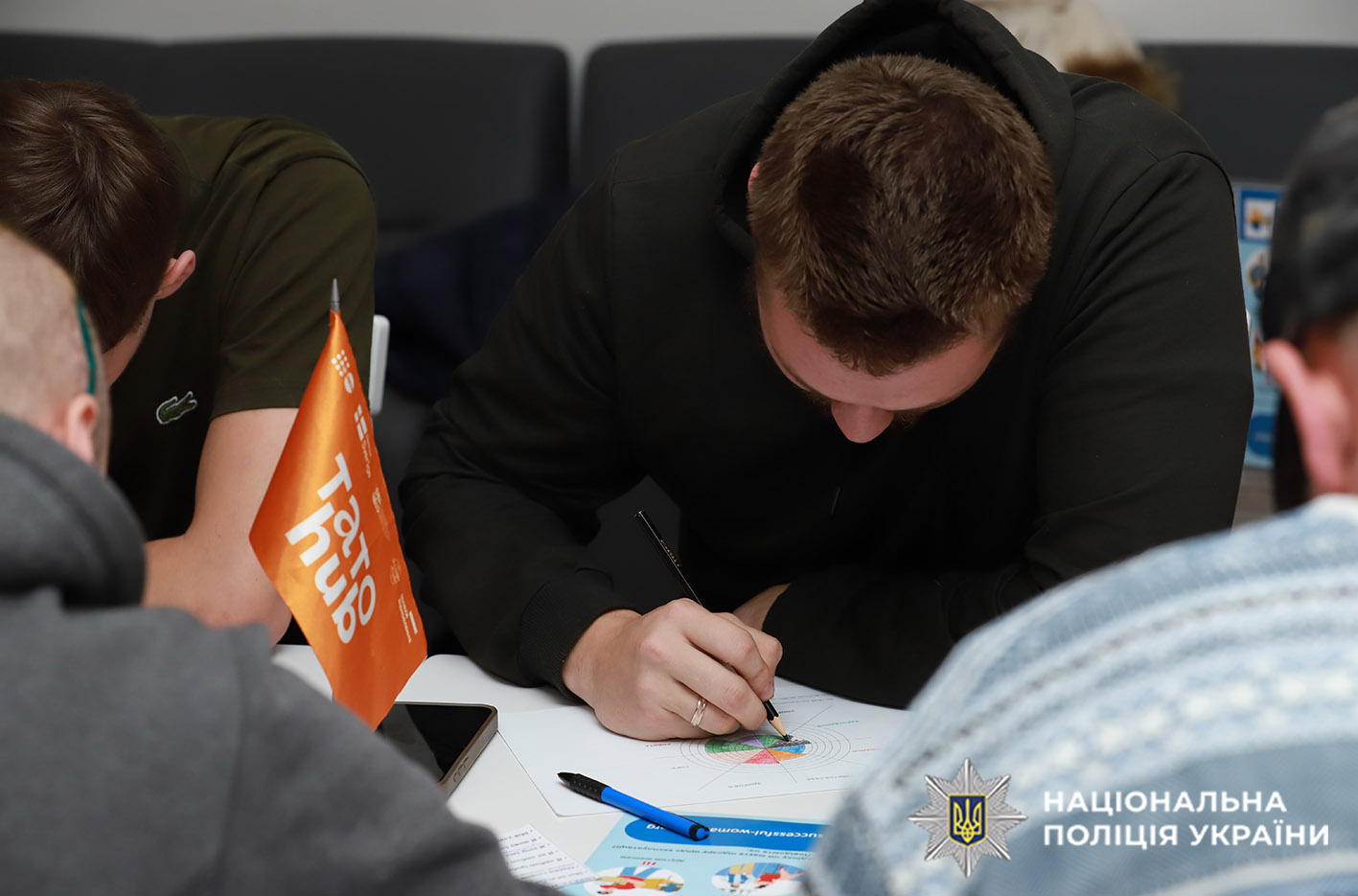 Поранений малює своє колесо життя