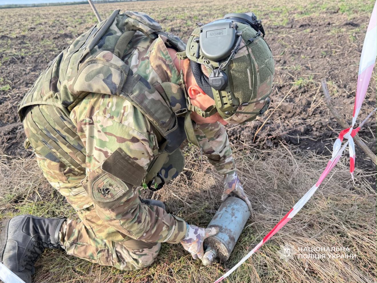 Вибухотехніки працюють з вибухонебезпечними предметами