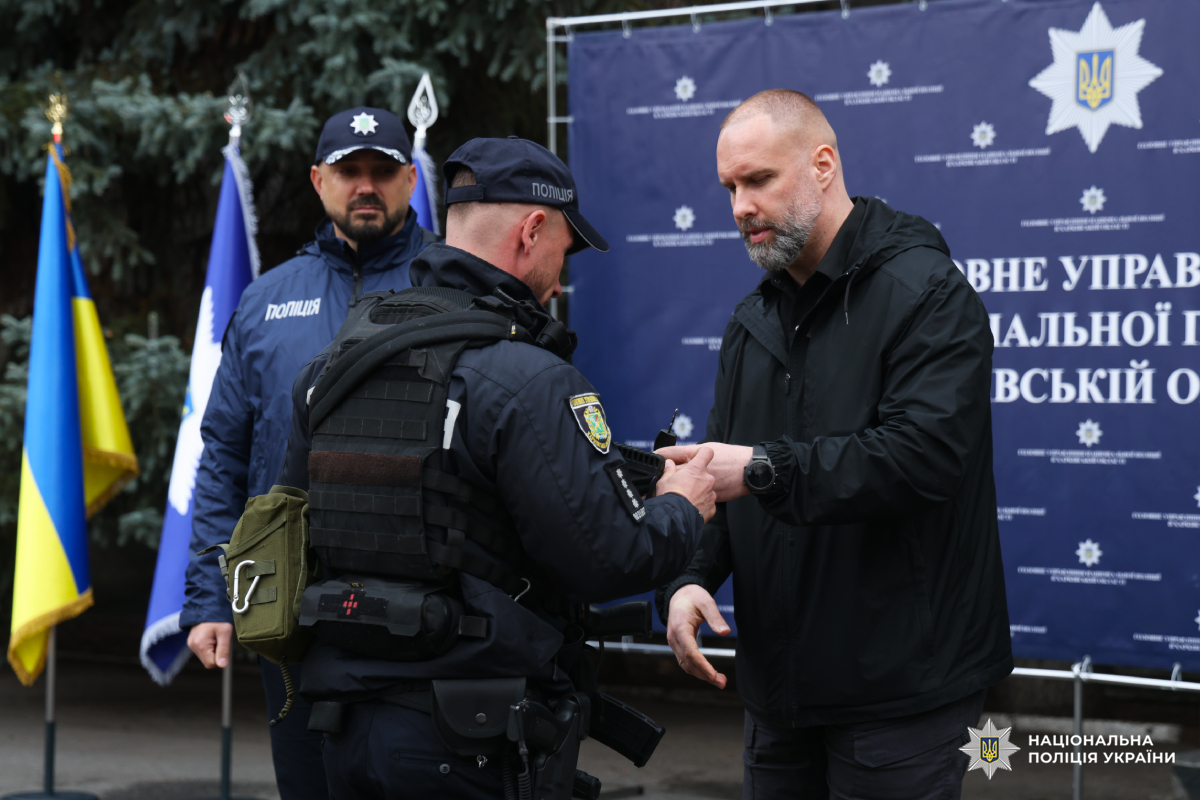 Поліція Харківщини отримала шість службових автомобілів для посилення безпеки громад