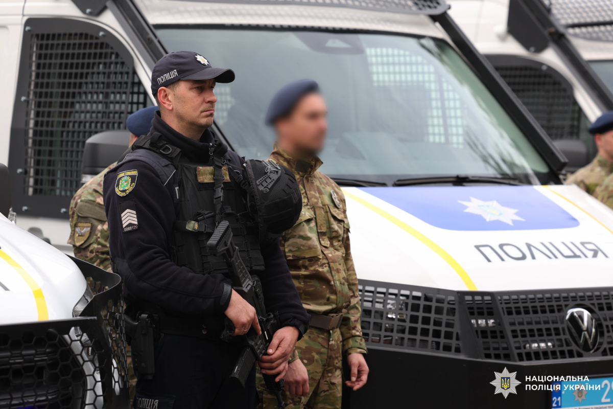 Поліція Харківщини отримала шість службових автомобілів для посилення безпеки громад