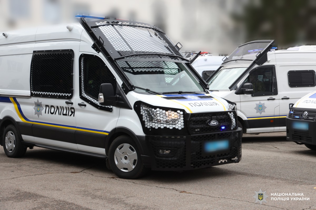 Поліція Харківщини отримала шість службових автомобілів для посилення безпеки громад