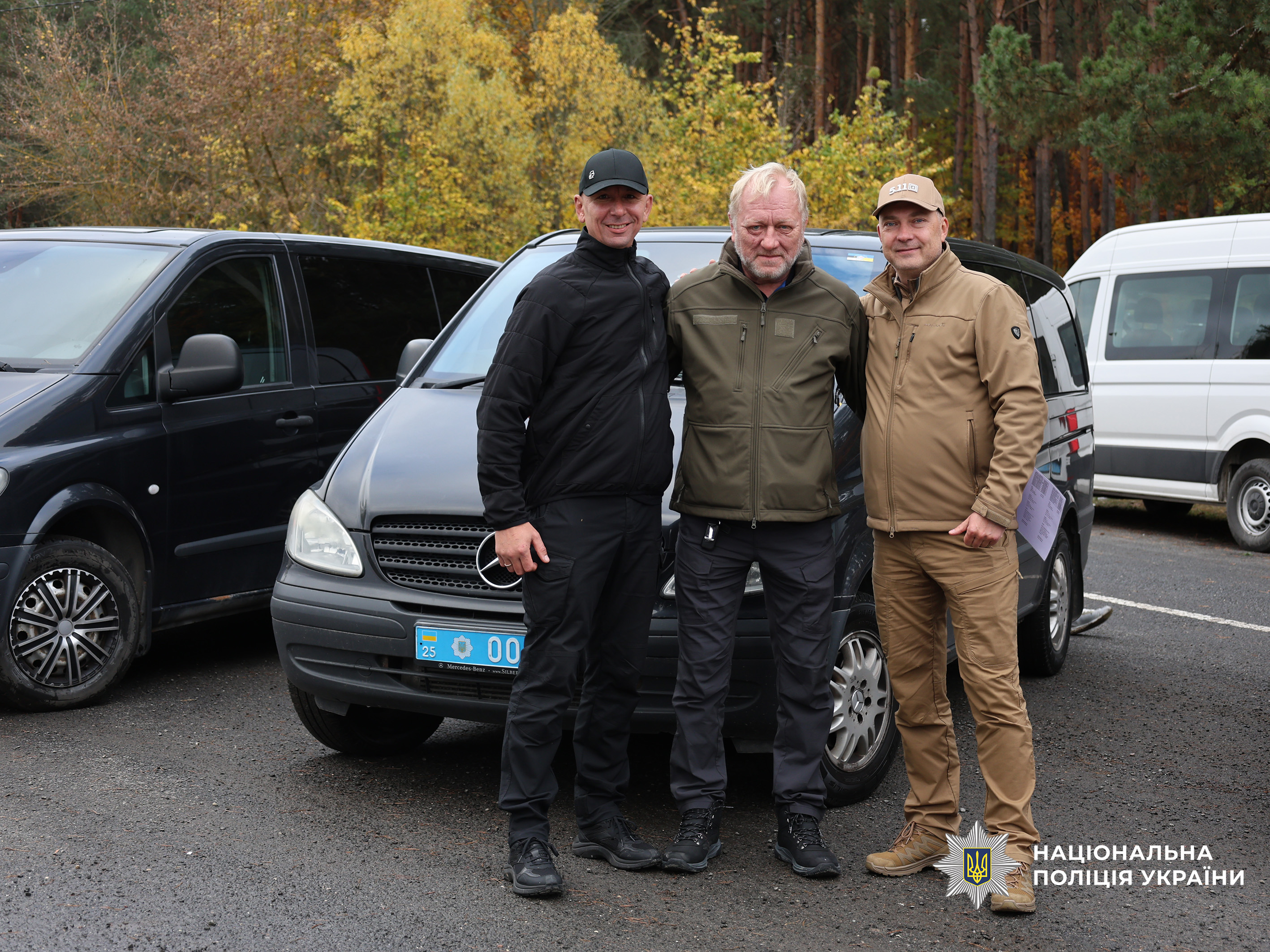Естонські правоохоронці передали службові автомобілі для підрозділів поліції Чернігівщини