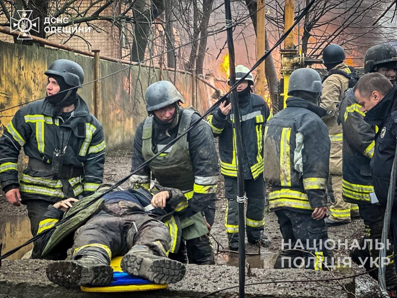 армія рф завдала ракетні удари по одесі: є поранені та загиблі, серед них — рятувальники