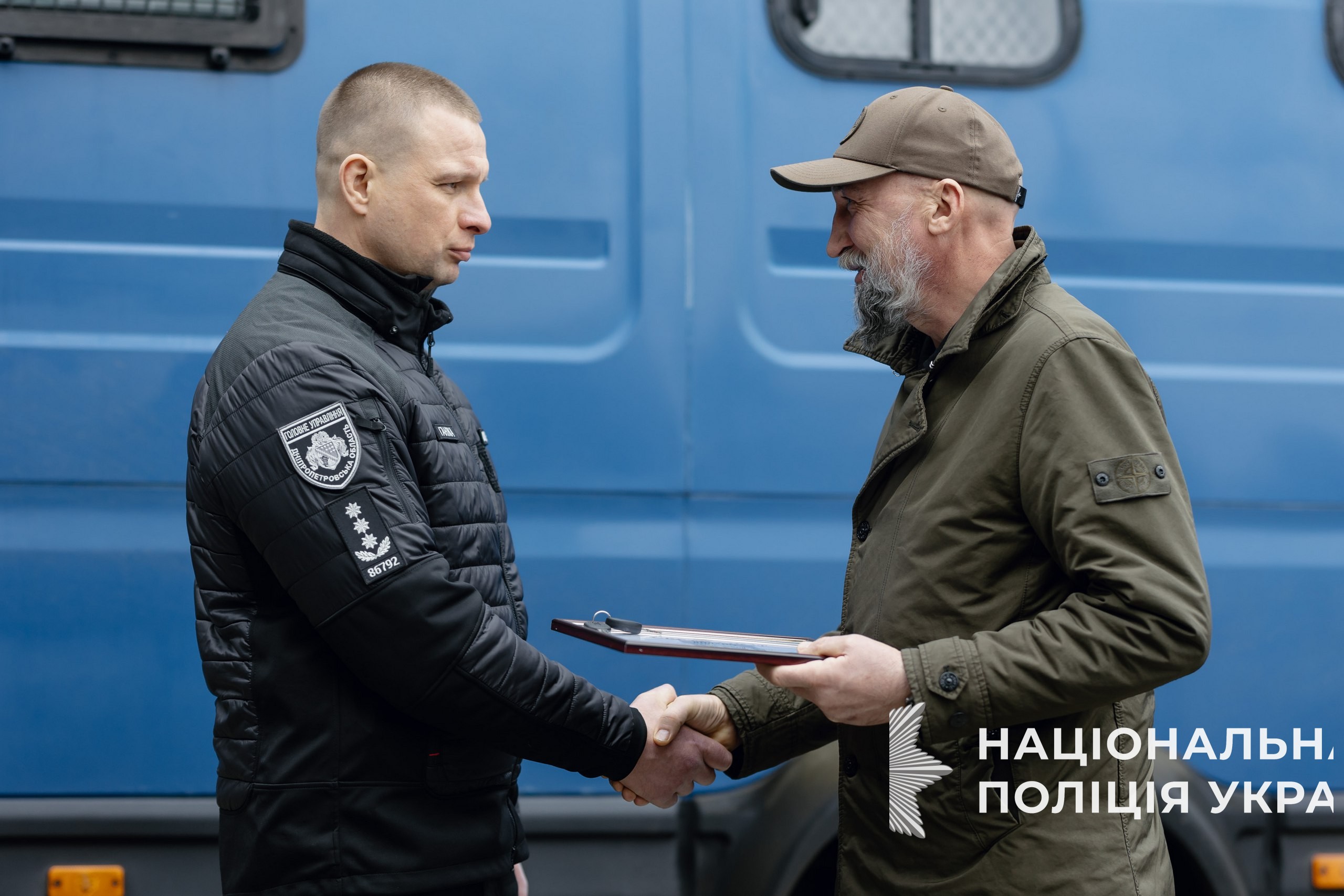 міністр внутрішніх справ відзначив поліцейських, які оперативно розкрили вбивство заступника голови нікополя