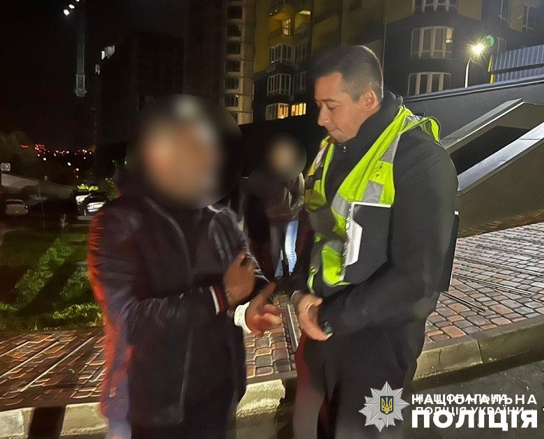 поліцейські києва затримали адвоката за вимагання хабаря для винесення більш м’якого вироку обвинуваченому
