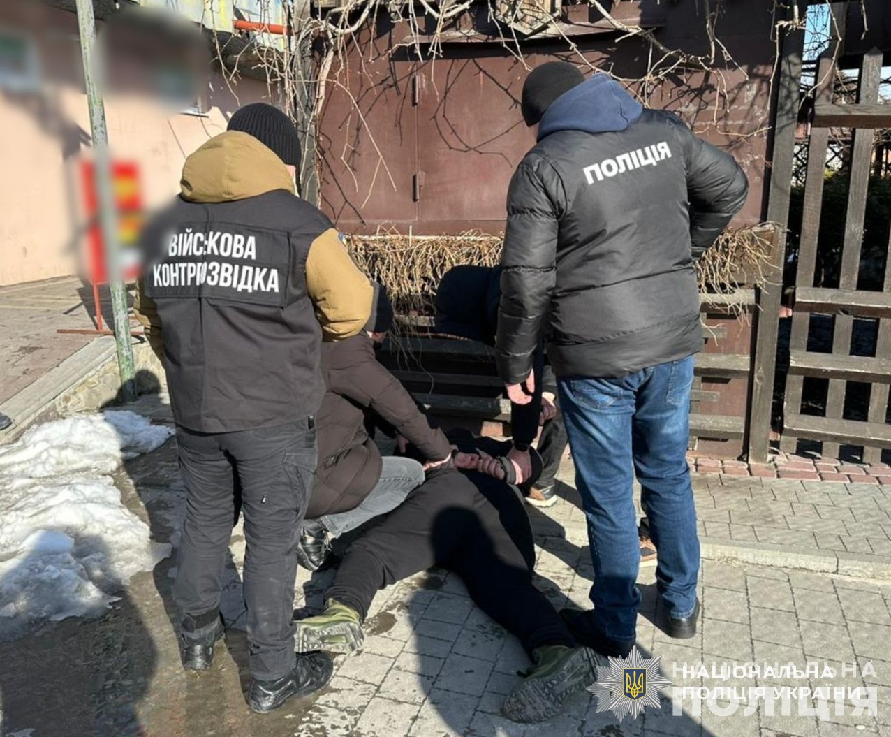 вісім тисяч євро за «непридатність» до служби: тернопільські поліцейські затримали організатора схеми