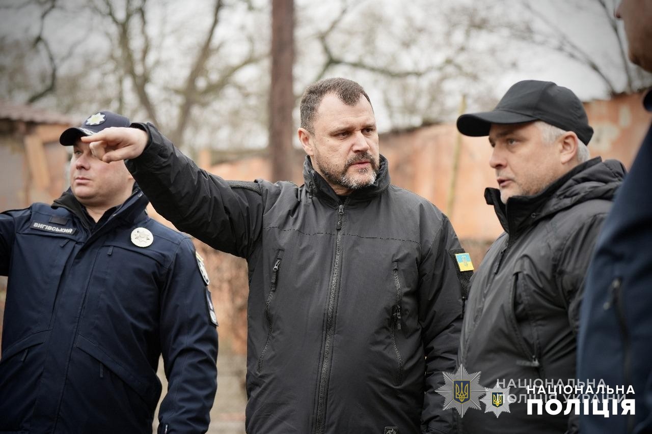 міністр внутрішніх справ ігор клименко та голова національної поліції іван вигівський побували на місці ракетних ударів росії по одесі міністр внутрішніх справ ігор клименко та голова національної поліції іван вигівський побували на місці ракетних ударів росії по одесі