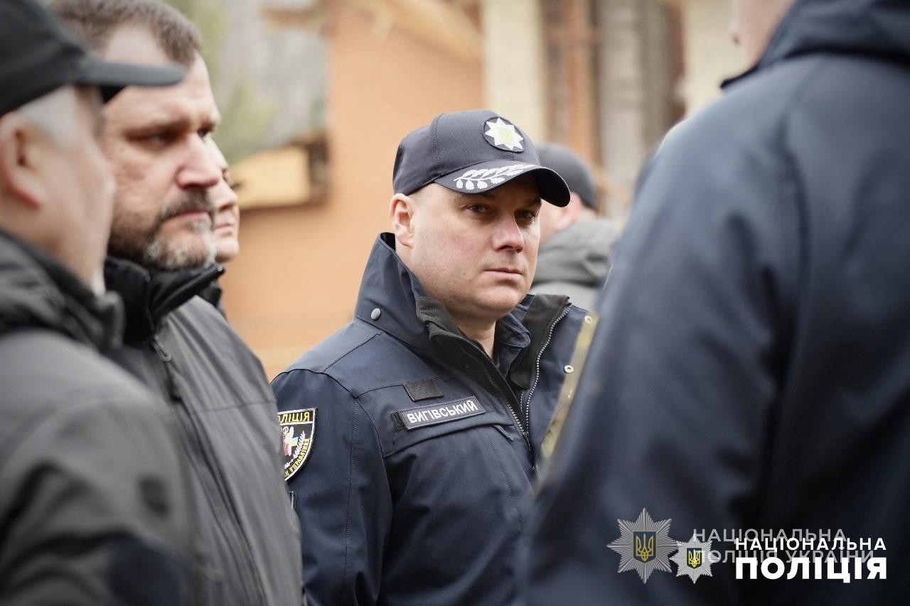міністр внутрішніх справ ігор клименко та голова національної поліції іван вигівський побували на місці ракетних ударів росії по одесі міністр внутрішніх справ ігор клименко та голова національної поліції іван вигівський побували на місці ракетних ударів росії по одесі