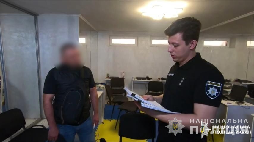 українські поліцейські ліквідували шахрайський call-центр в одесі, де громадян чехії ошукали на 5,5 мільйонів гривень