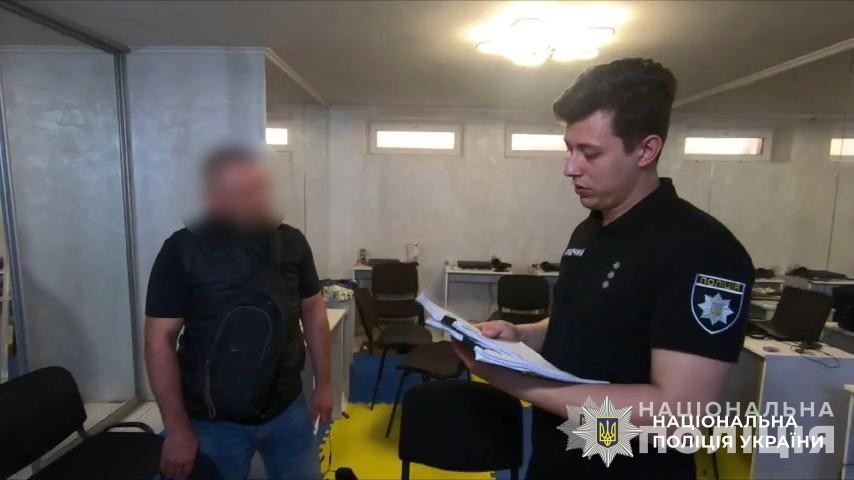 українські поліцейські ліквідували шахрайський call-центр в одесі, де громадян чехії ошукали на 5,5 мільйонів гривень українські поліцейські ліквідували шахрайський call-центр в одесі, де громадян чехії ошукали на 5,5 мільйонів гривень