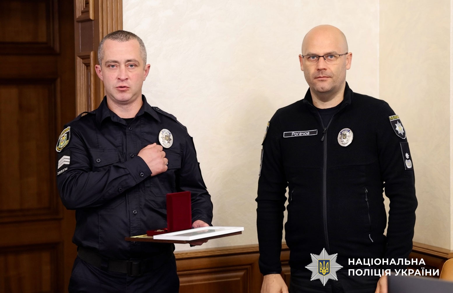 Євген Рогачов вручив нагороду поліцейському