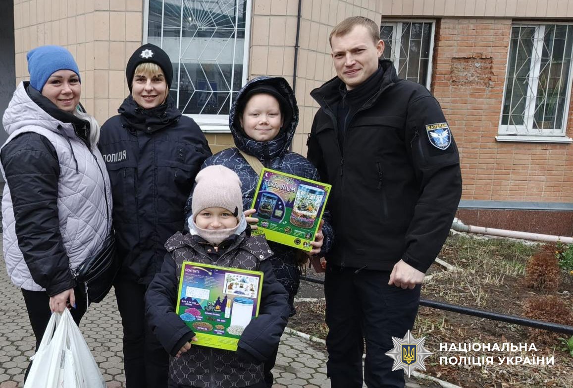 Поліцейські привітали дітей з Різдвом