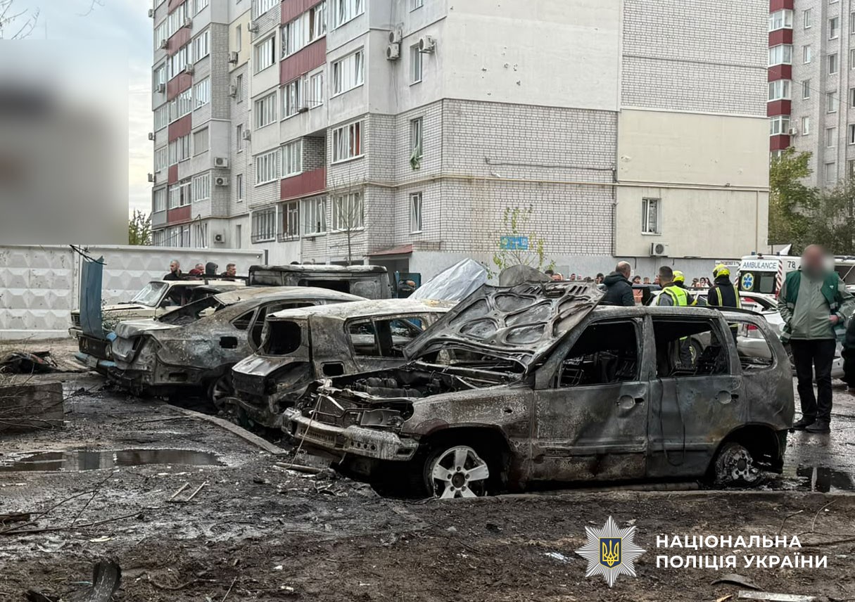 Пошкоджені автомобілі на місці події
