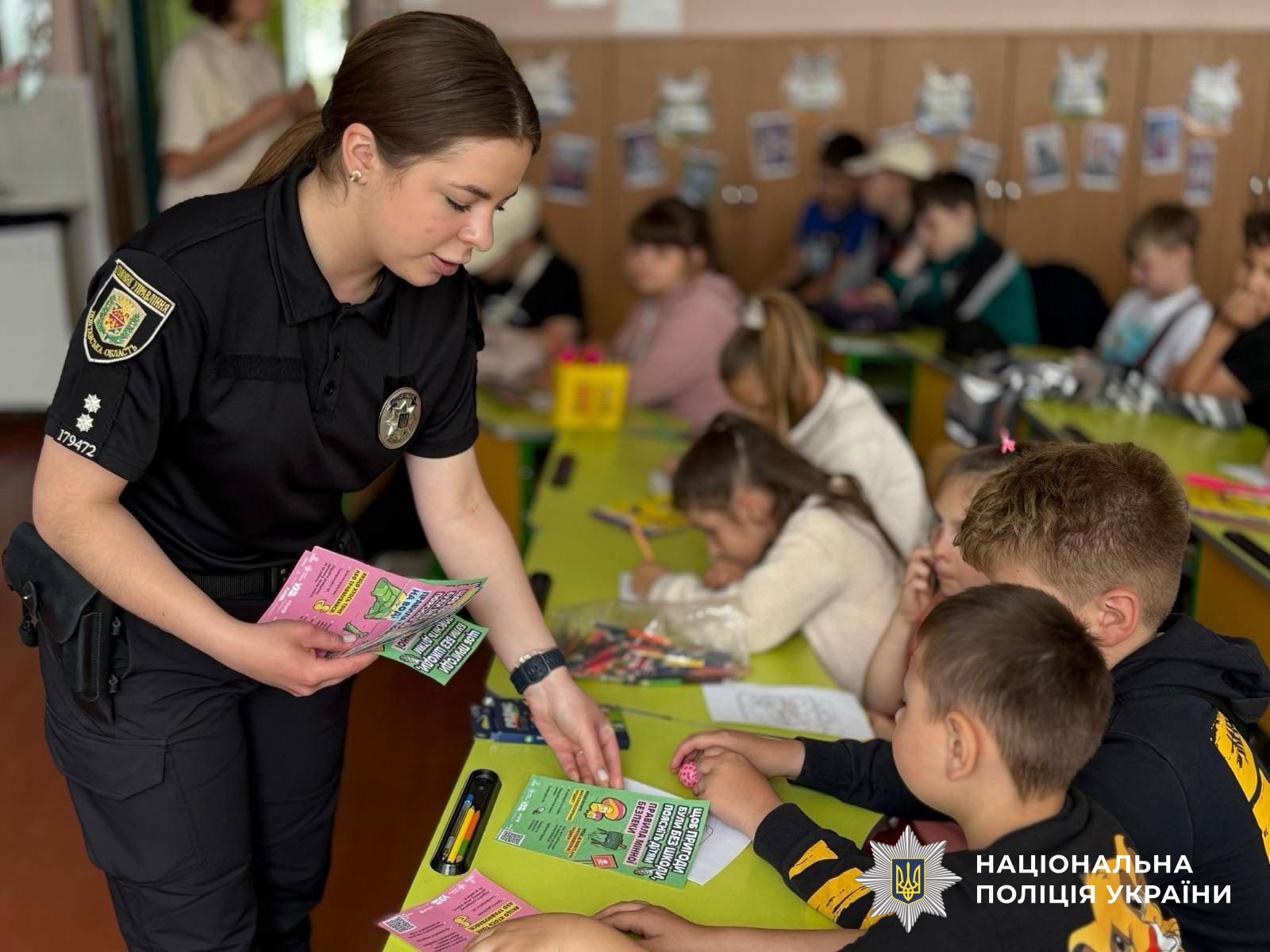 Безпечне літо для дітей: поліцейські Полтавщини проводять профілактичні заняття у пришкільних таборах