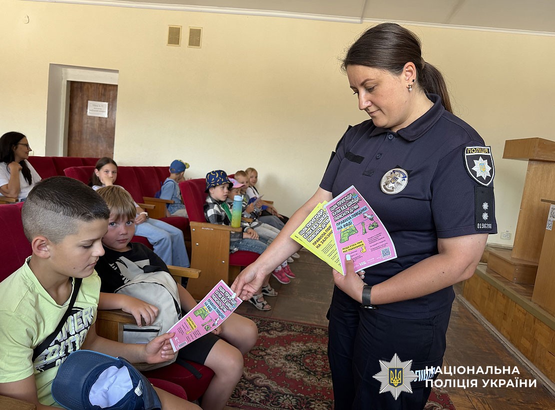 Діти на екскурсії в поліції