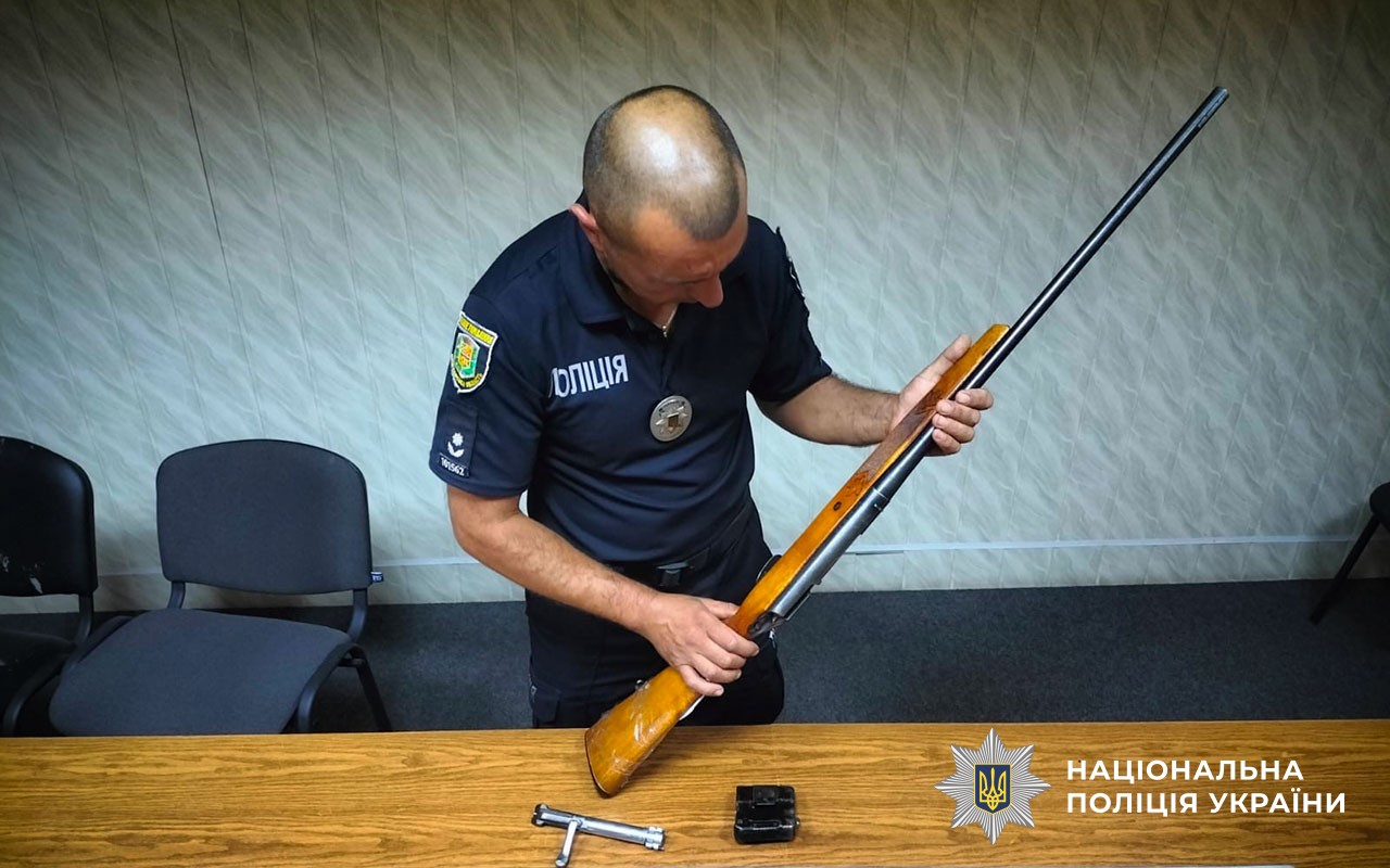 Задекларовану зброю та набої до неї поліцейські повернули декларантам для відповідального зберігання