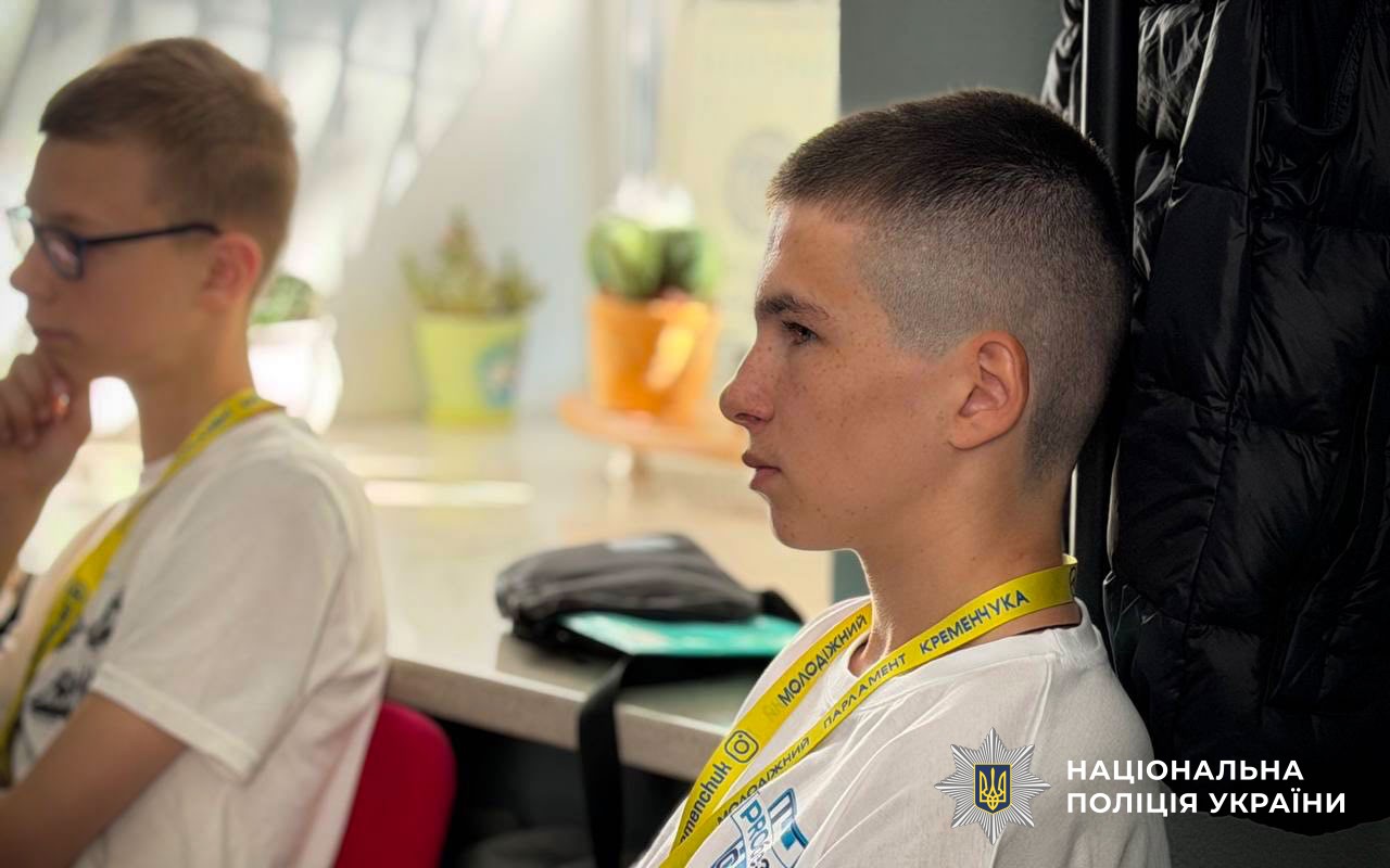 Учасники молодіжного парламенту Кременчука «PROбезпеку Camp» дізналися більше про роботу поліції