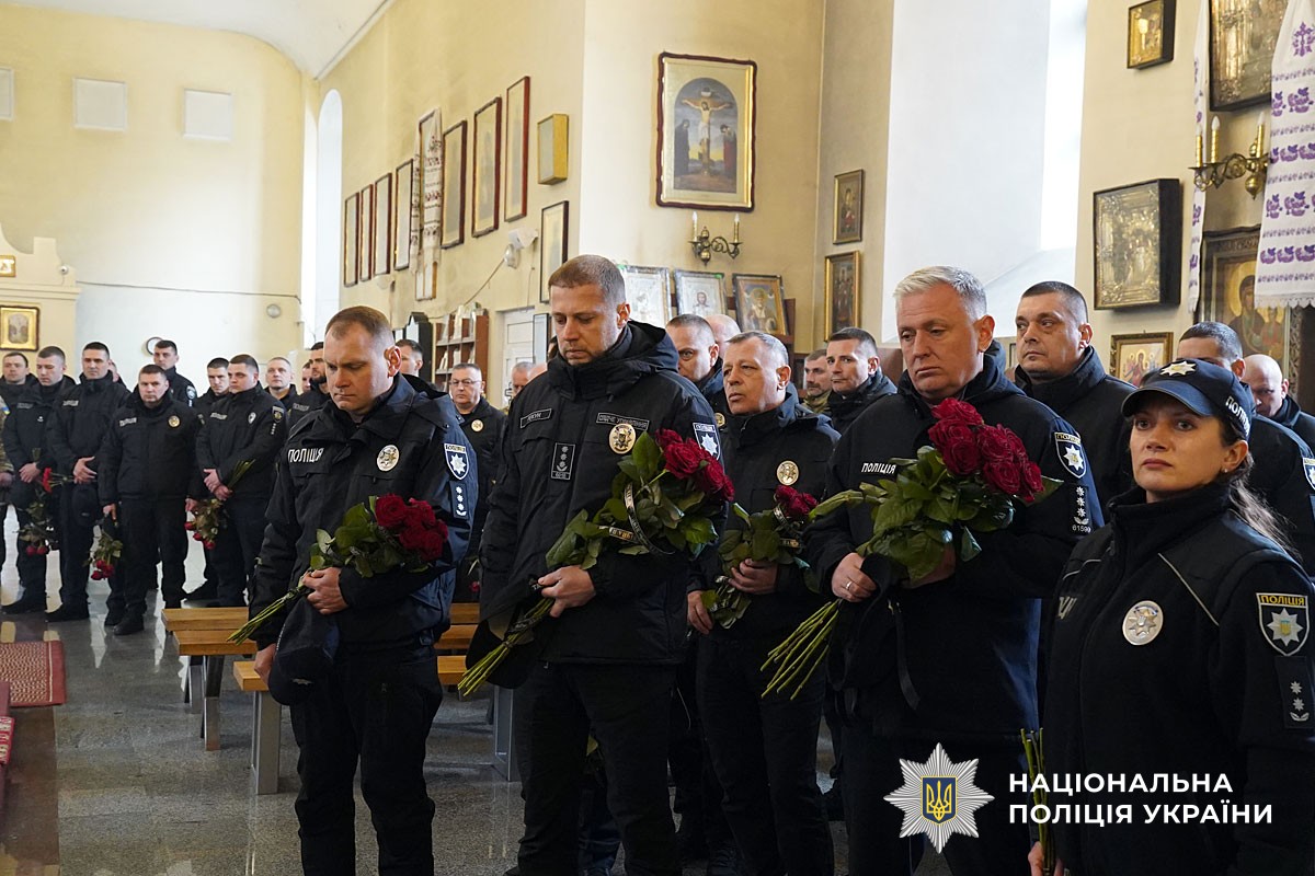 Прощання із загиблим поліцейським у Соборі