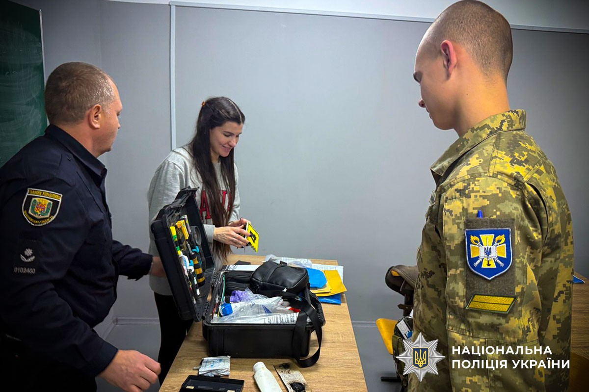 Поліцейські Полтавщини провели пізнавальну профорієнтаційну зустріч для ліцеїстів із підвищеною військово-фізичною підготовкою