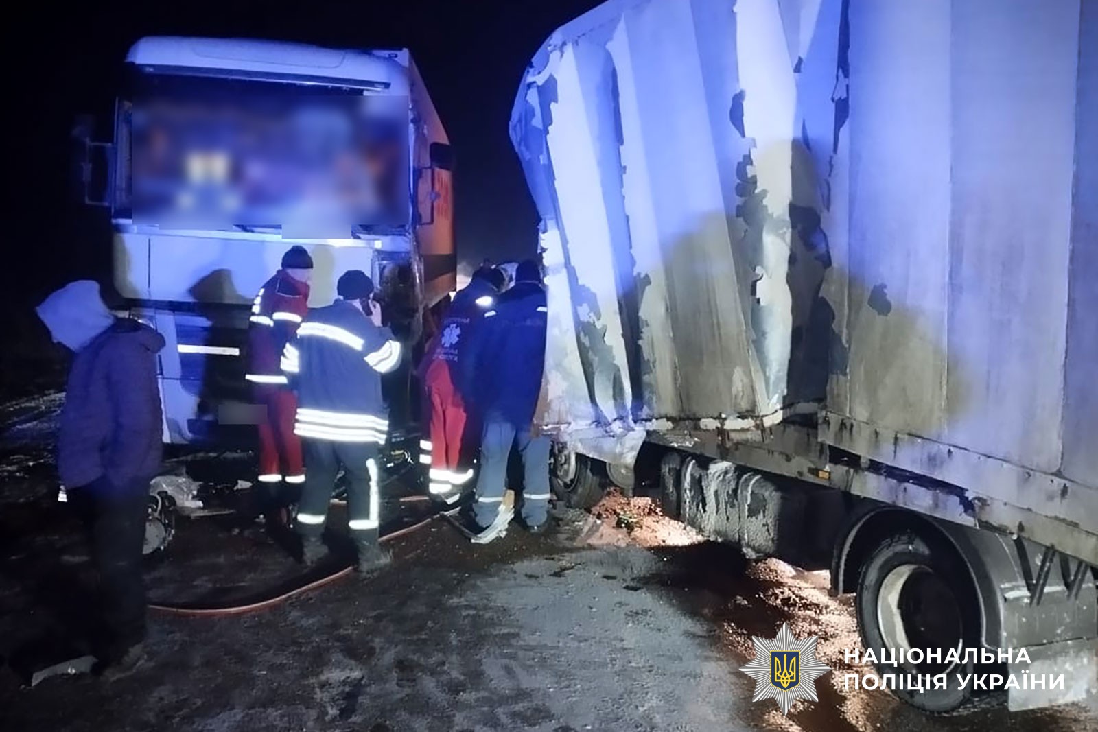 Поліція встановлює обставини ДТП за участю двох вантажівок у Кременчуцькому районі
