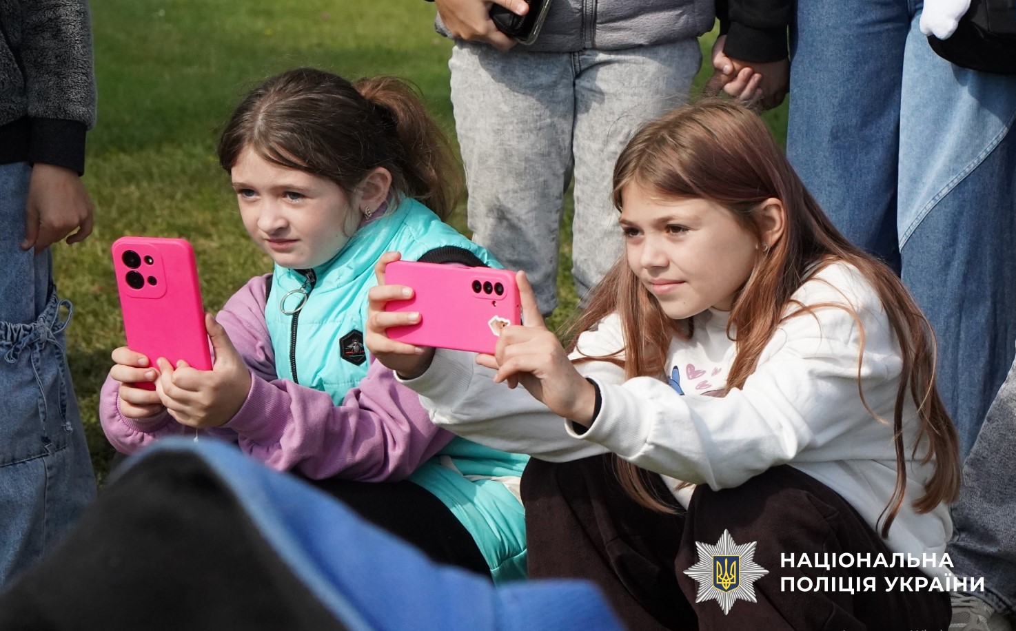 діти знімають захід