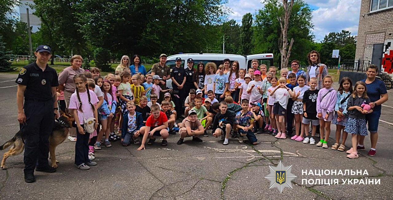 Знайомство з  поліцією: у Горішніх Плавнях правоохоронці організували для дітей пізнавальний захід