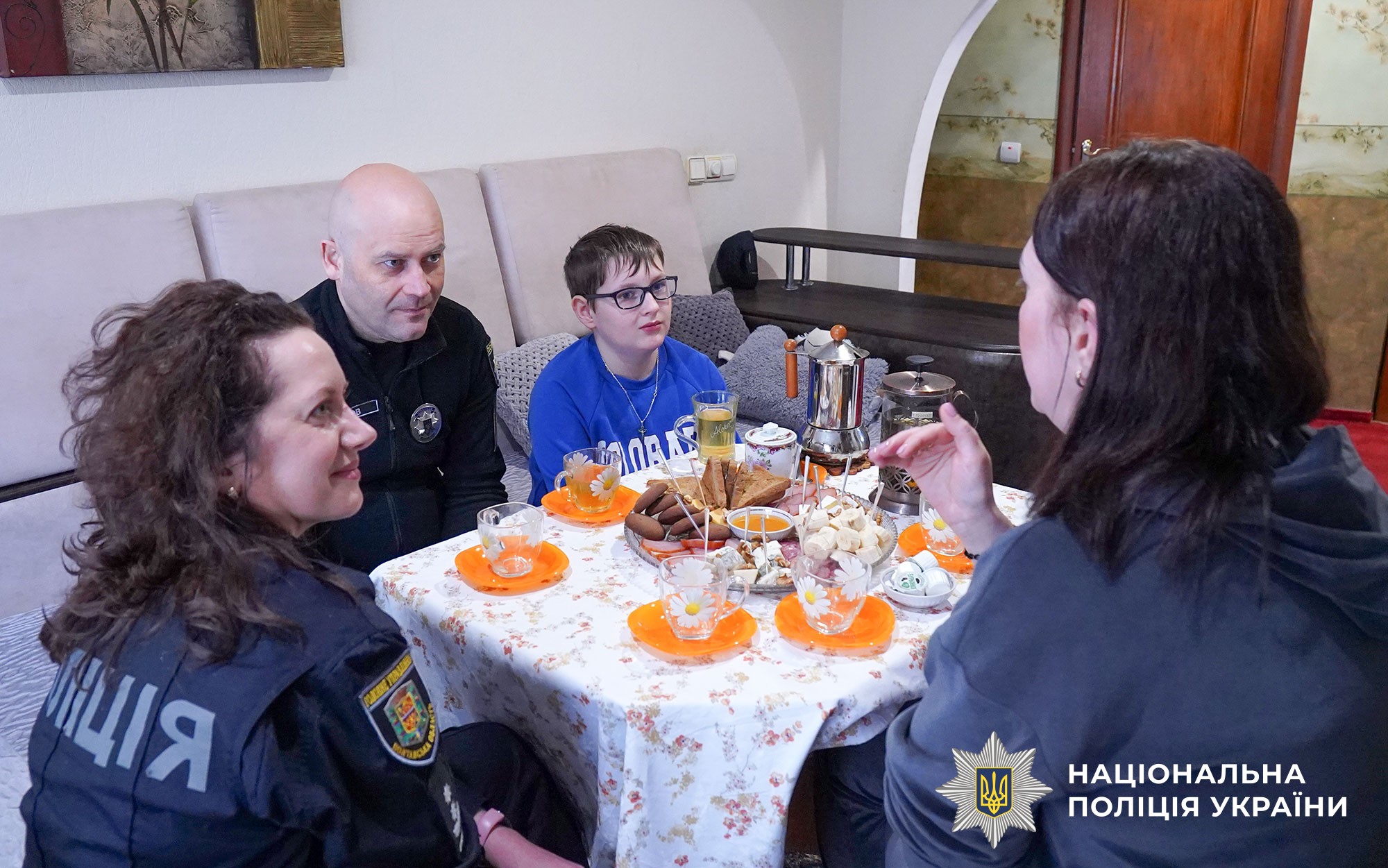 візит Євгена Рогачова до родини безвісти зниклого поліцейського Руслана Винника