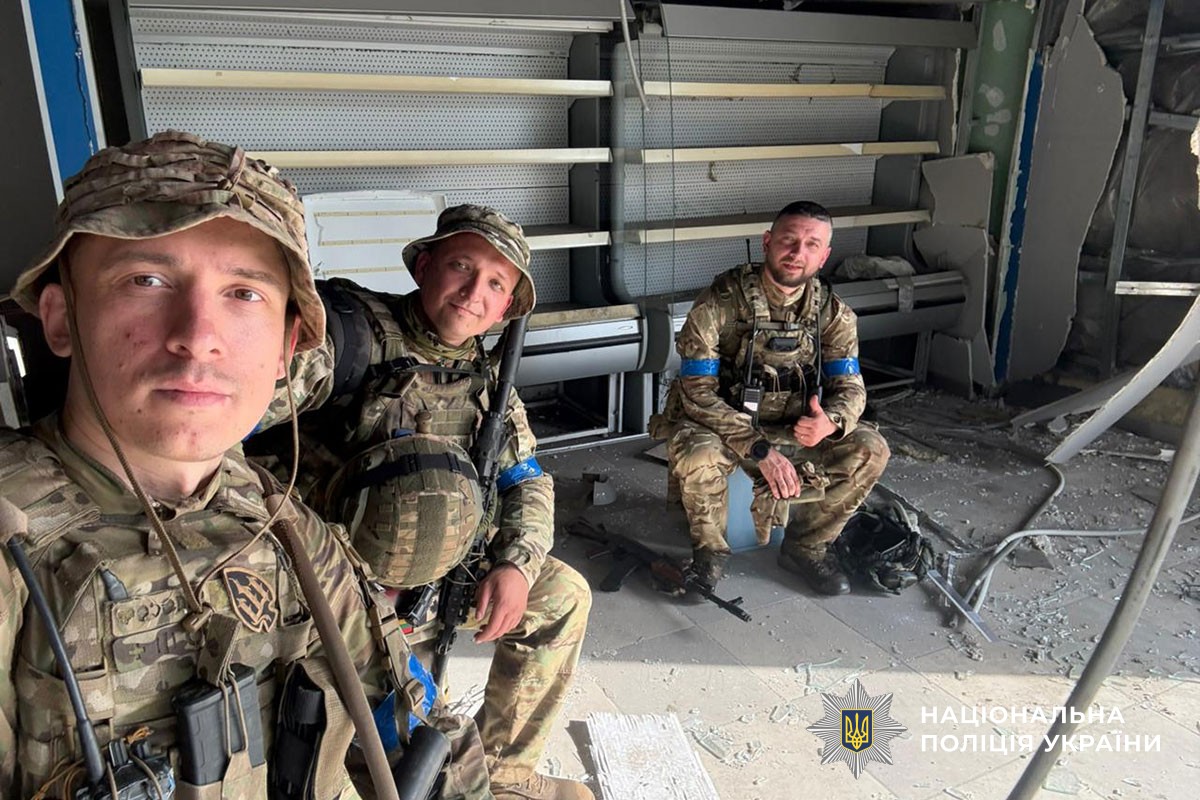 Михайло Главатських з побратимами на передовій