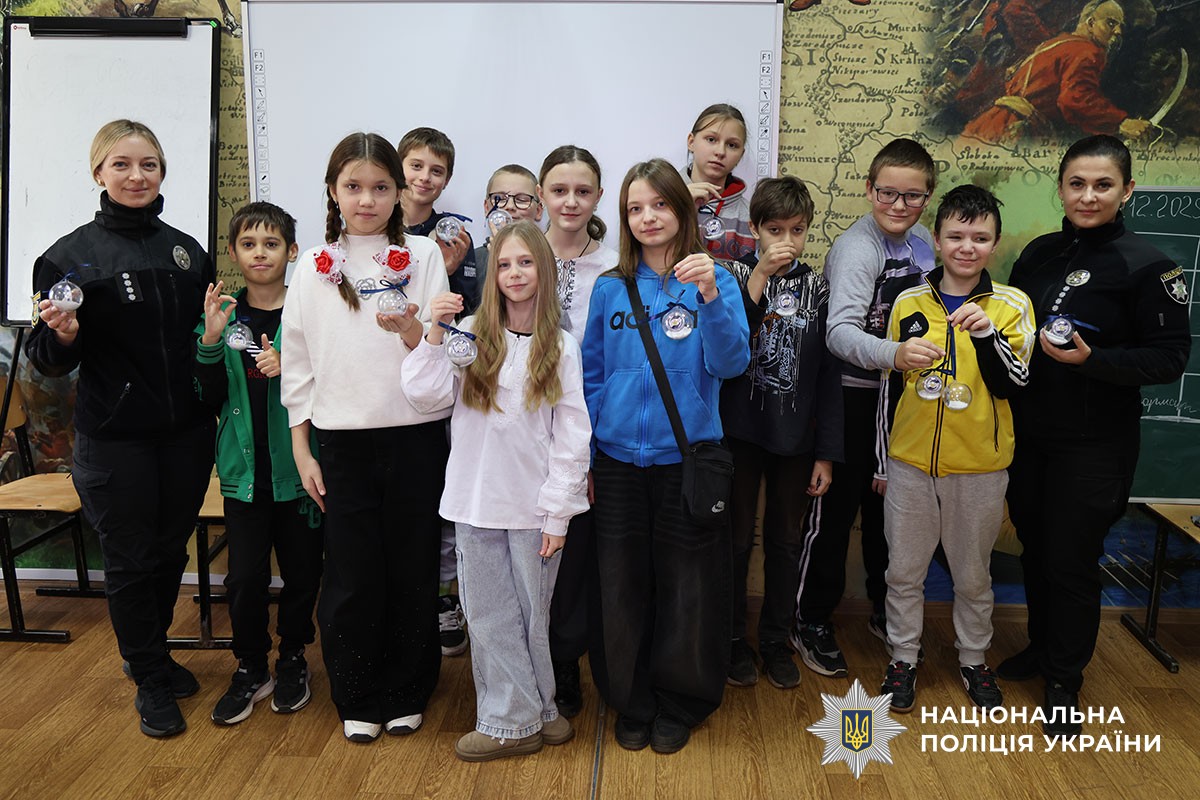 Ювенальні поліцейські провідали пацієнтів лікарні 