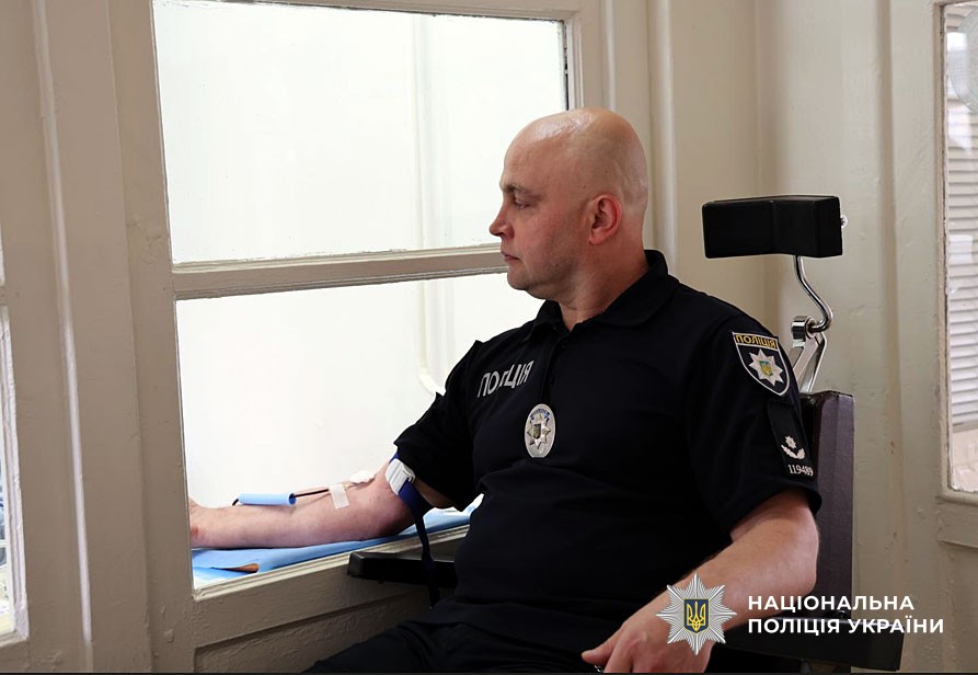 У Лубнах поліцейські долучилися до благодійної ініціативи «Здай кров - врятуй життя»