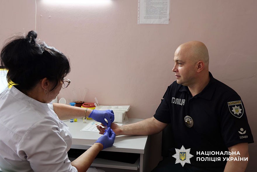 У Лубнах поліцейські долучилися до благодійної ініціативи «Здай кров - врятуй життя»