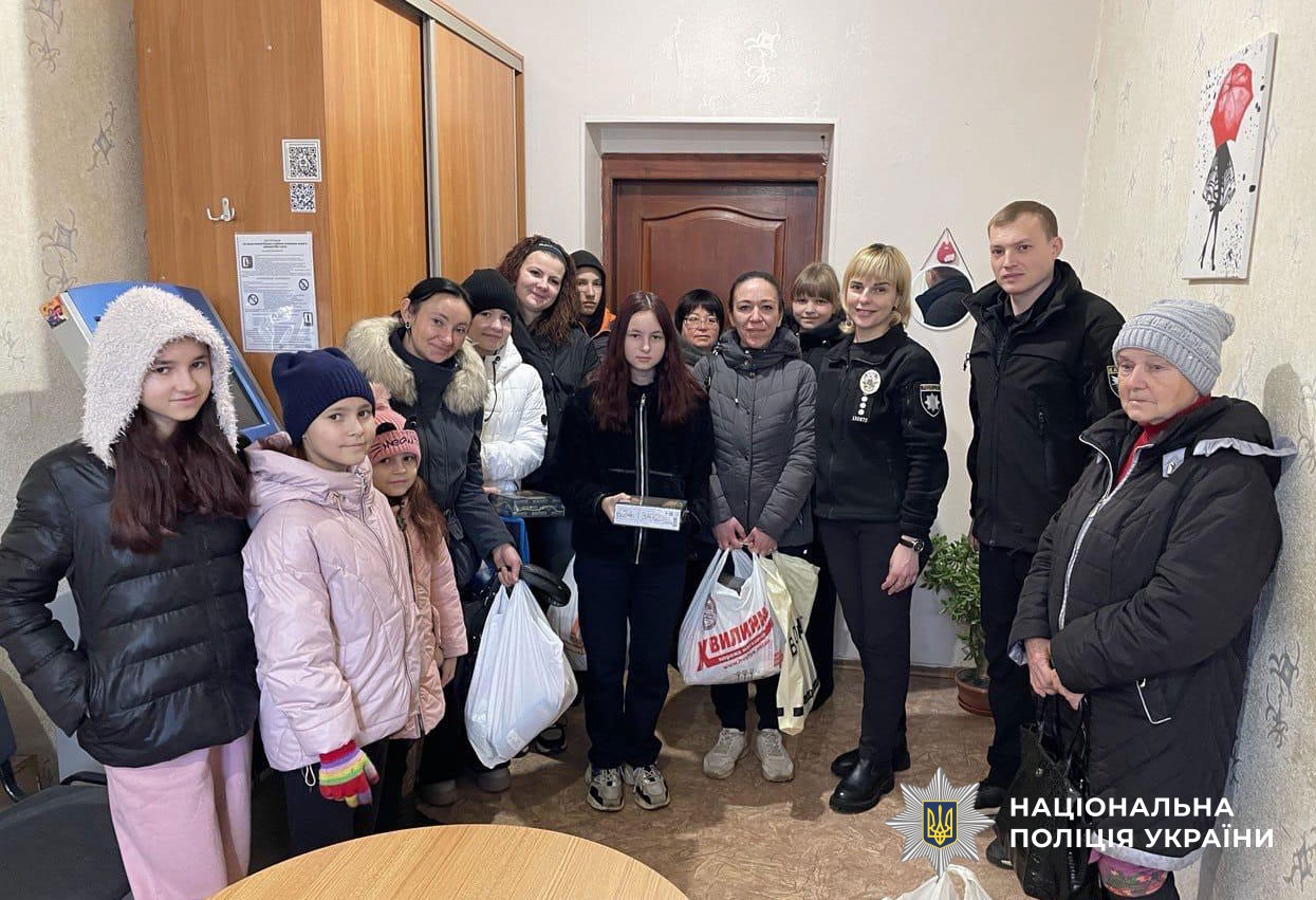 Поліцейські привітали дітей з Різдвом