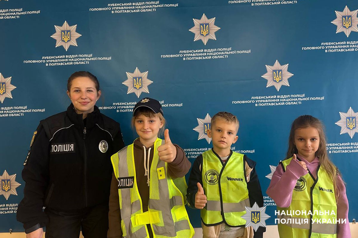 Діти на екскурсії в поліції