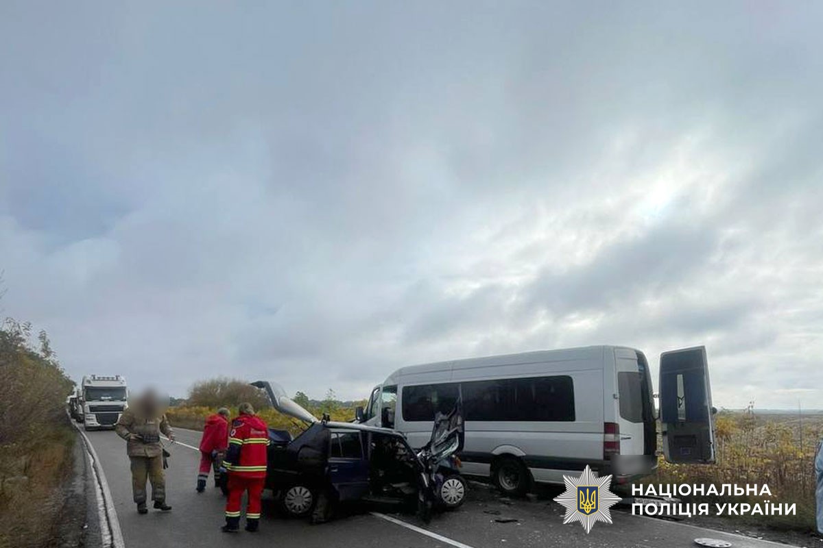 Місце ДТП: пошкоджені транспортні засоби 