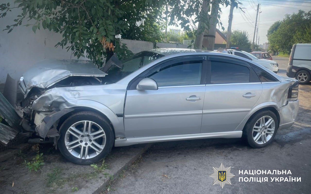 Автомобіль, який причетний до ДТП на перехресті 