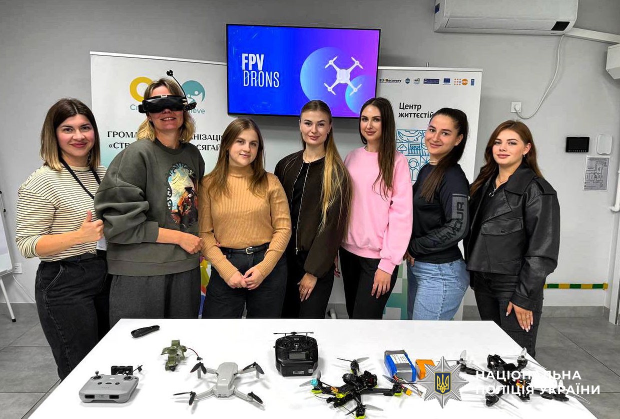 поліцейські на тренінгу