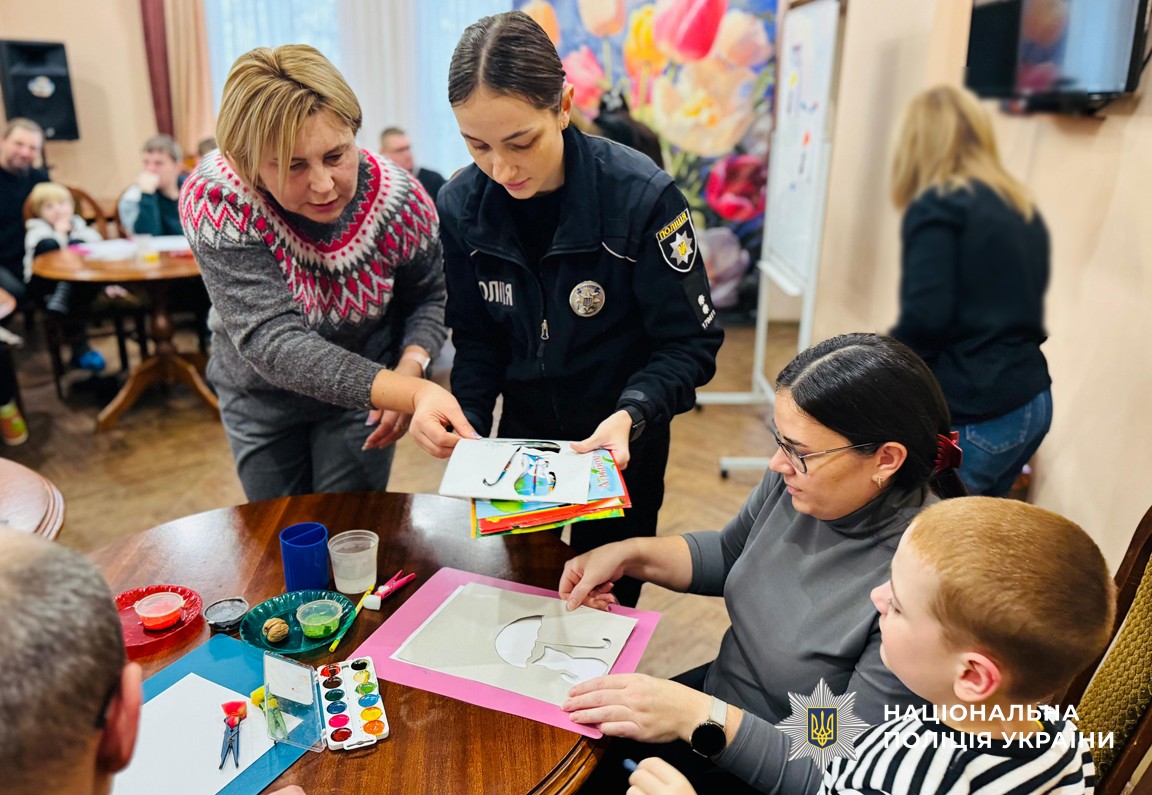 Поліцейські проводять заходи для дітей