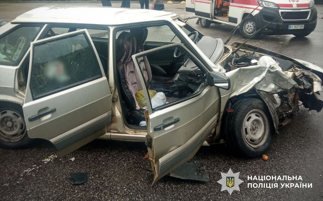 На Полтавщині поліція встановлює обставини ДТП, унаслідок якої госпіталізовано трьох людей