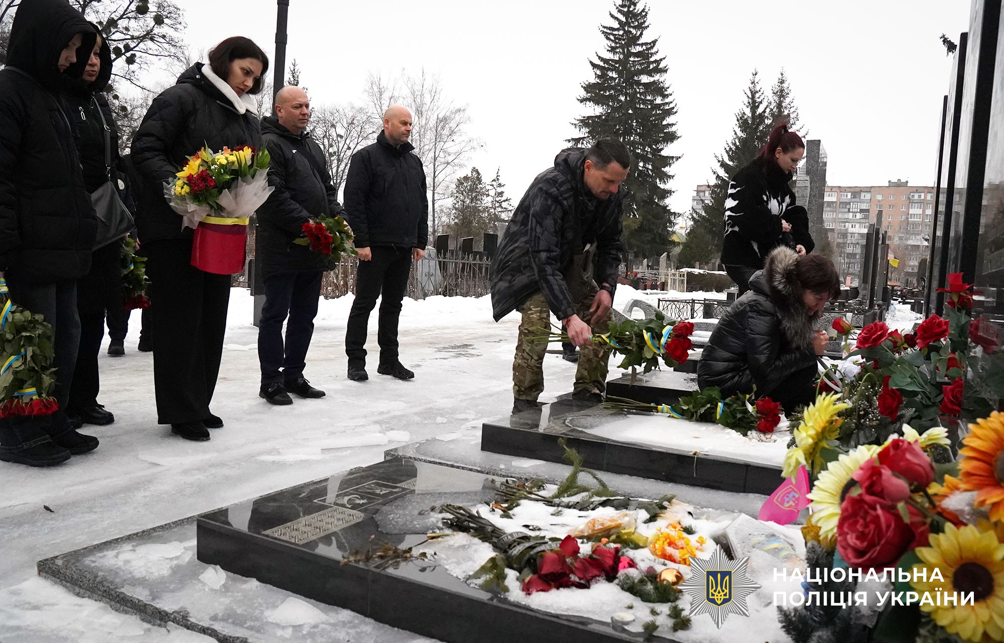 Поклали квіти