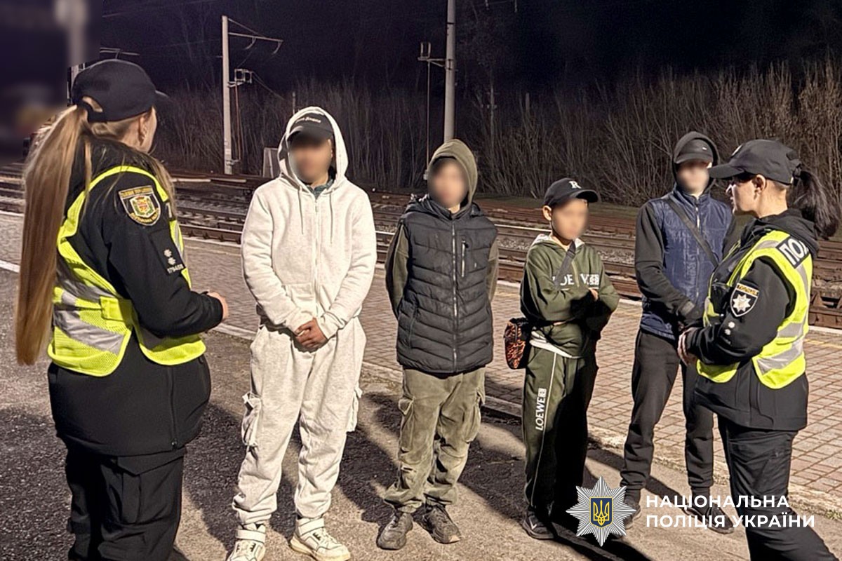 Поліція спілкується із молоддю