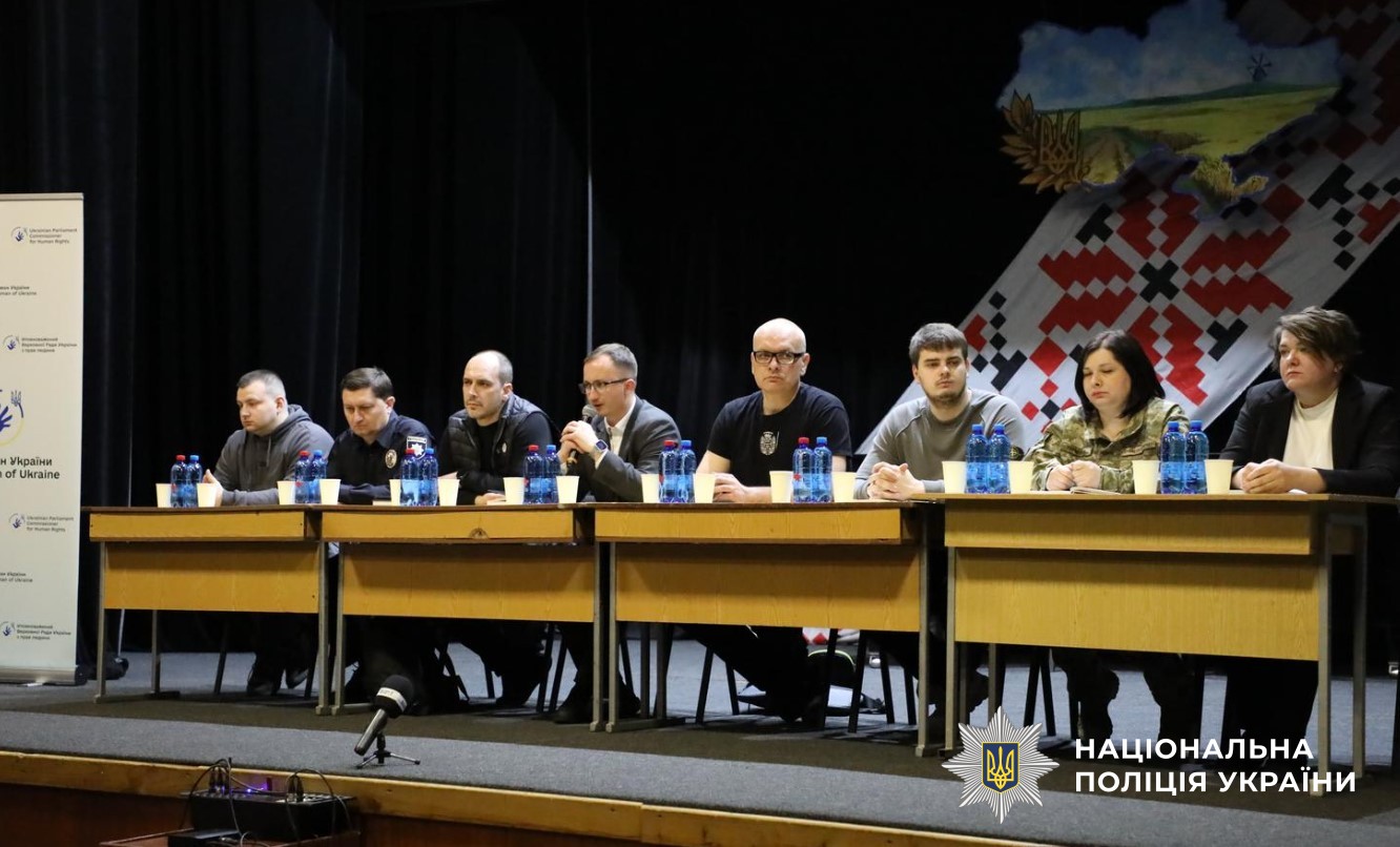 Слідчі взяли участь у зістрічі з родинами захисників 